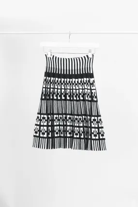 BLACK/WHITE GEOMETRIC KNITTED PLEATED SKIRT