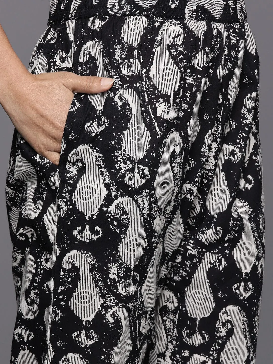 Varanga Women Black And White Paisley Printed Cotton Co-Ords