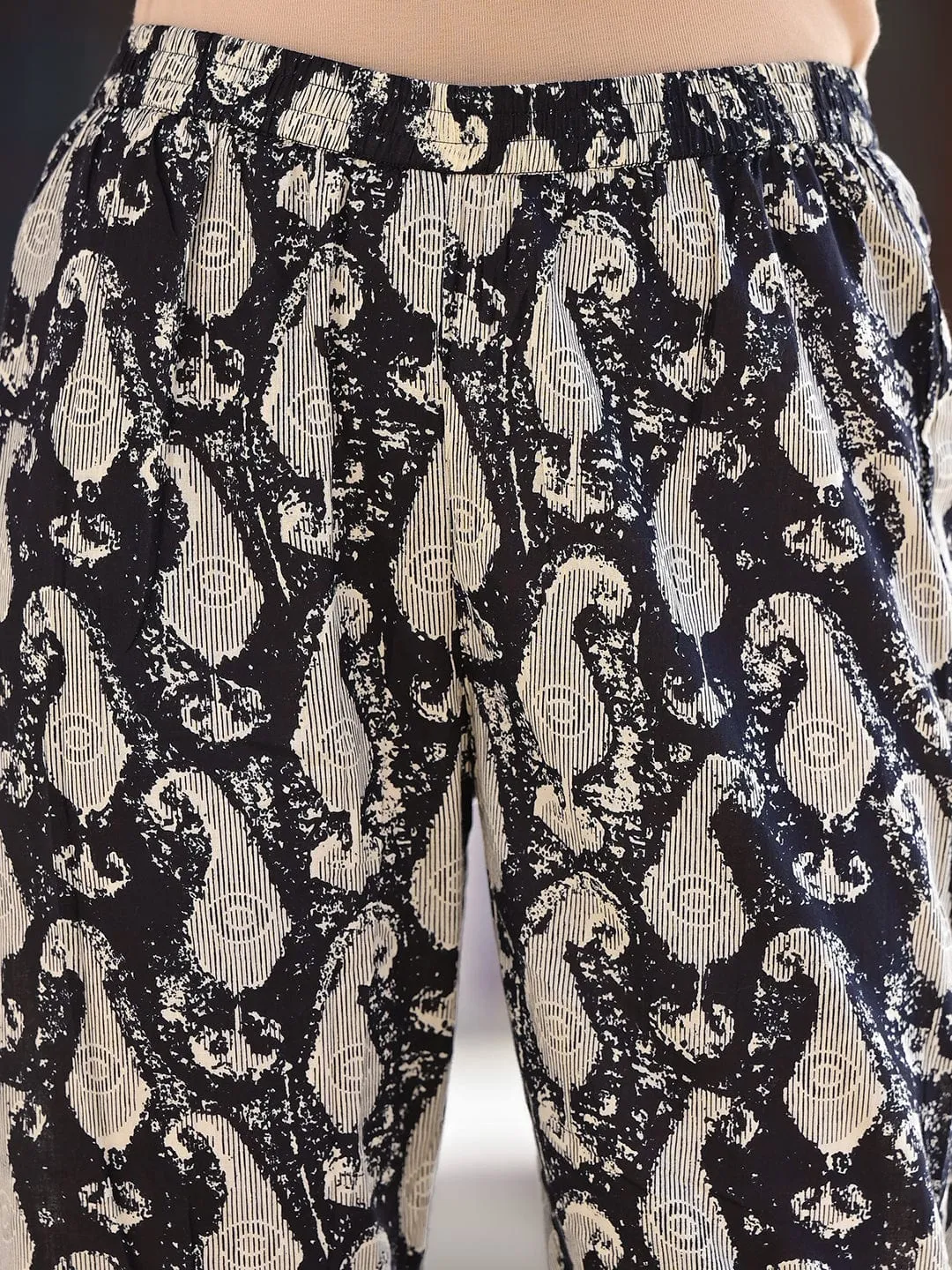 Varanga Women Black And White Paisley Printed Cotton Co-Ords