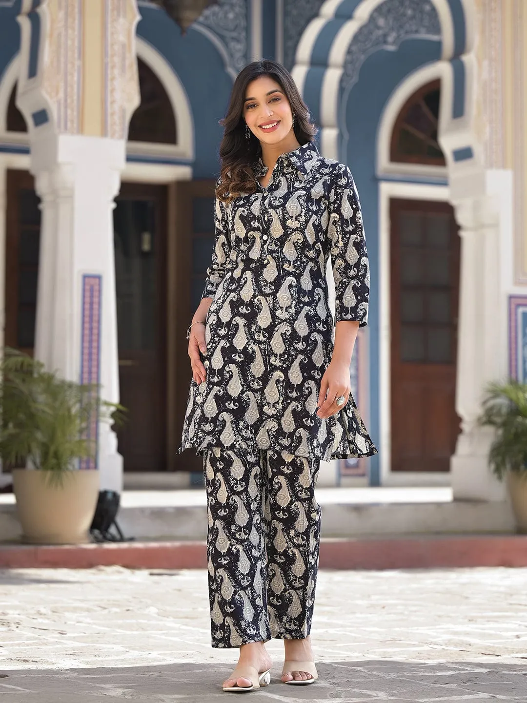 Varanga Women Black And White Paisley Printed Cotton Co-Ords