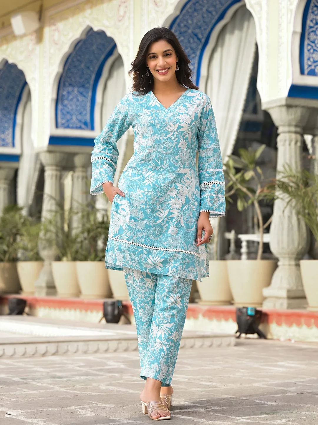 Varanga Women Blue Floral Printed Coords