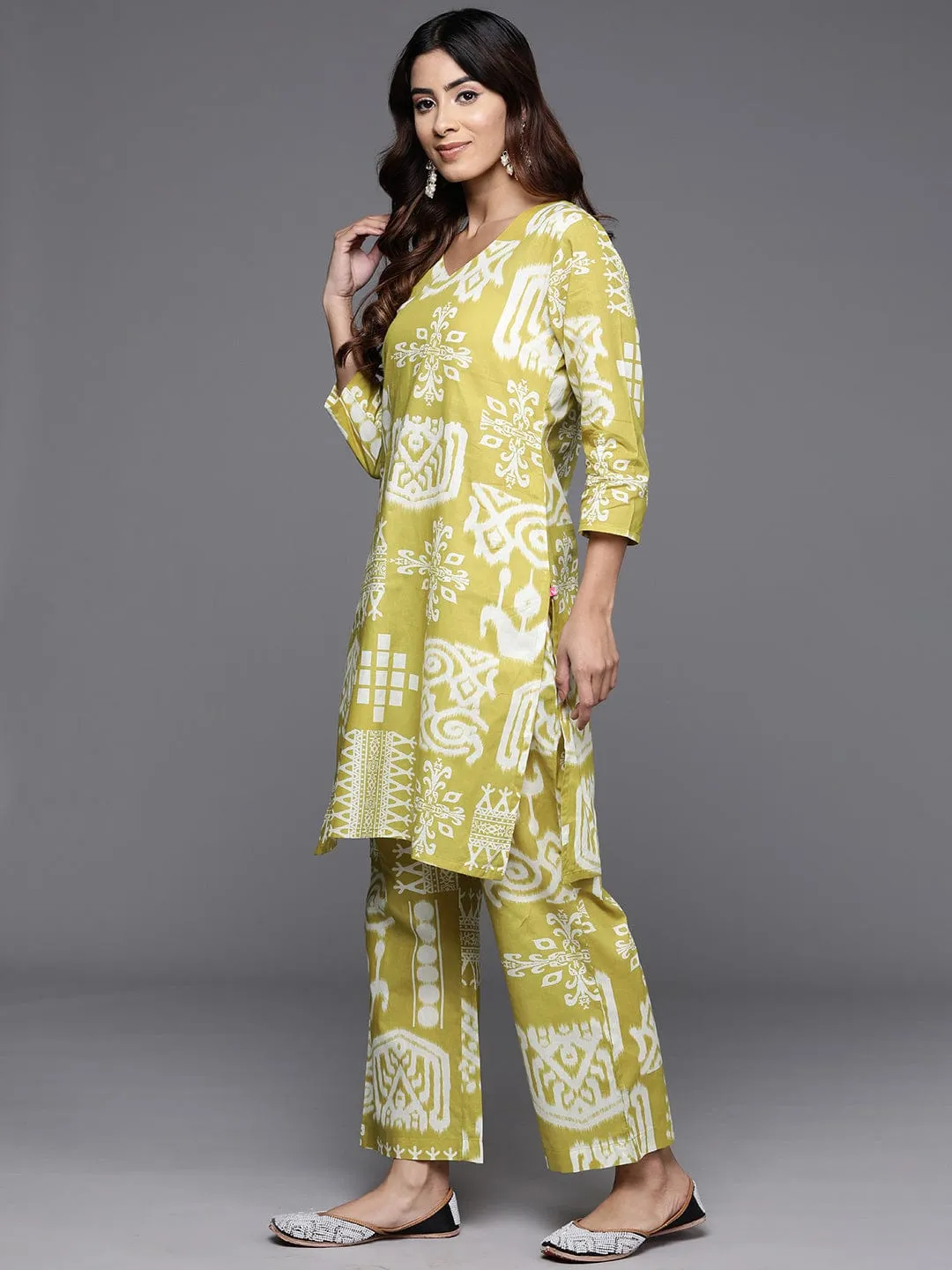 Varanga Women Lime Green Ikat Printed V-Neck Short Kurta With Culotte Bottom