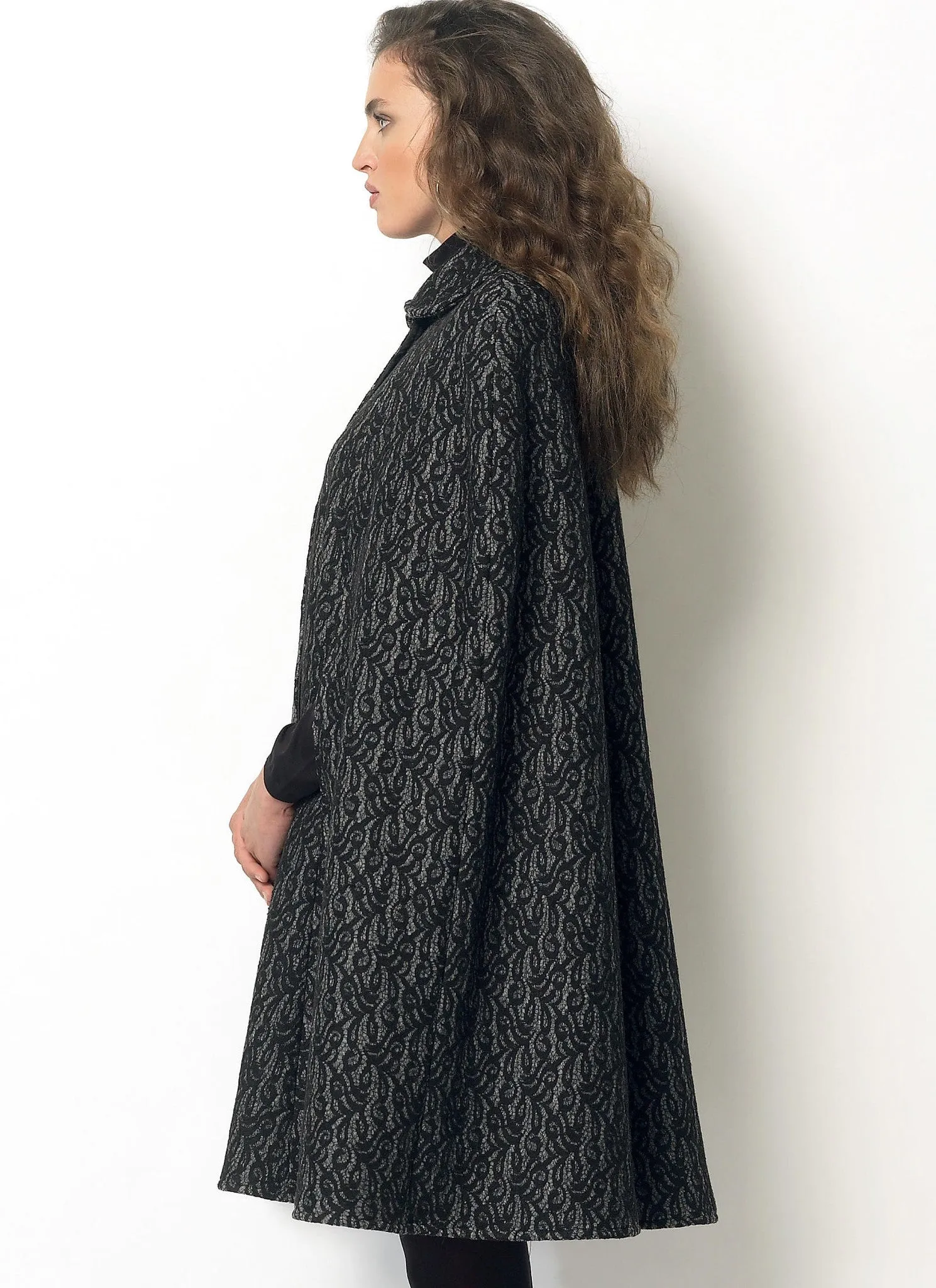 Vogue Pattern V8959 Misses' Round Collar Capes