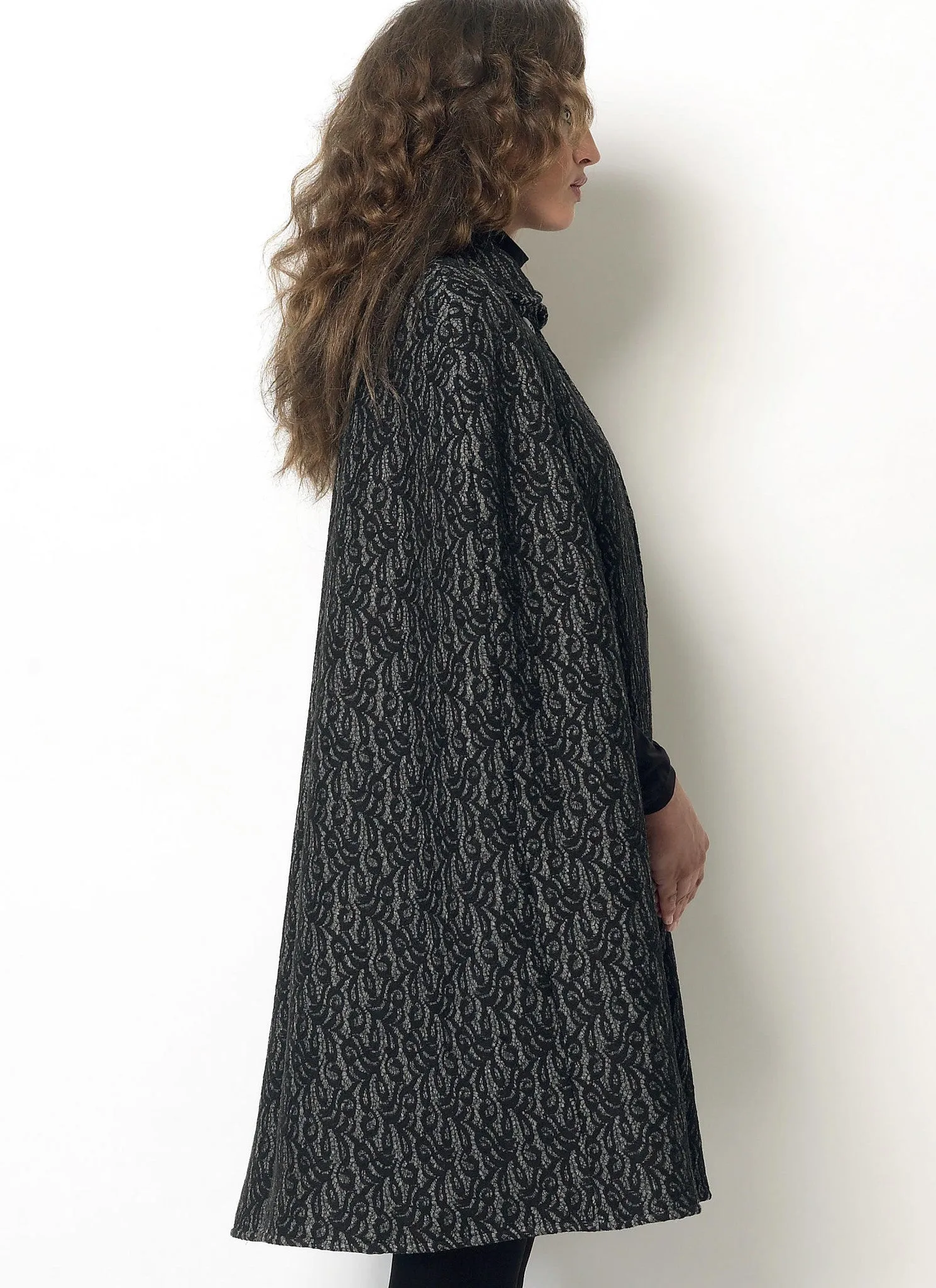 Vogue Pattern V8959 Misses' Round Collar Capes