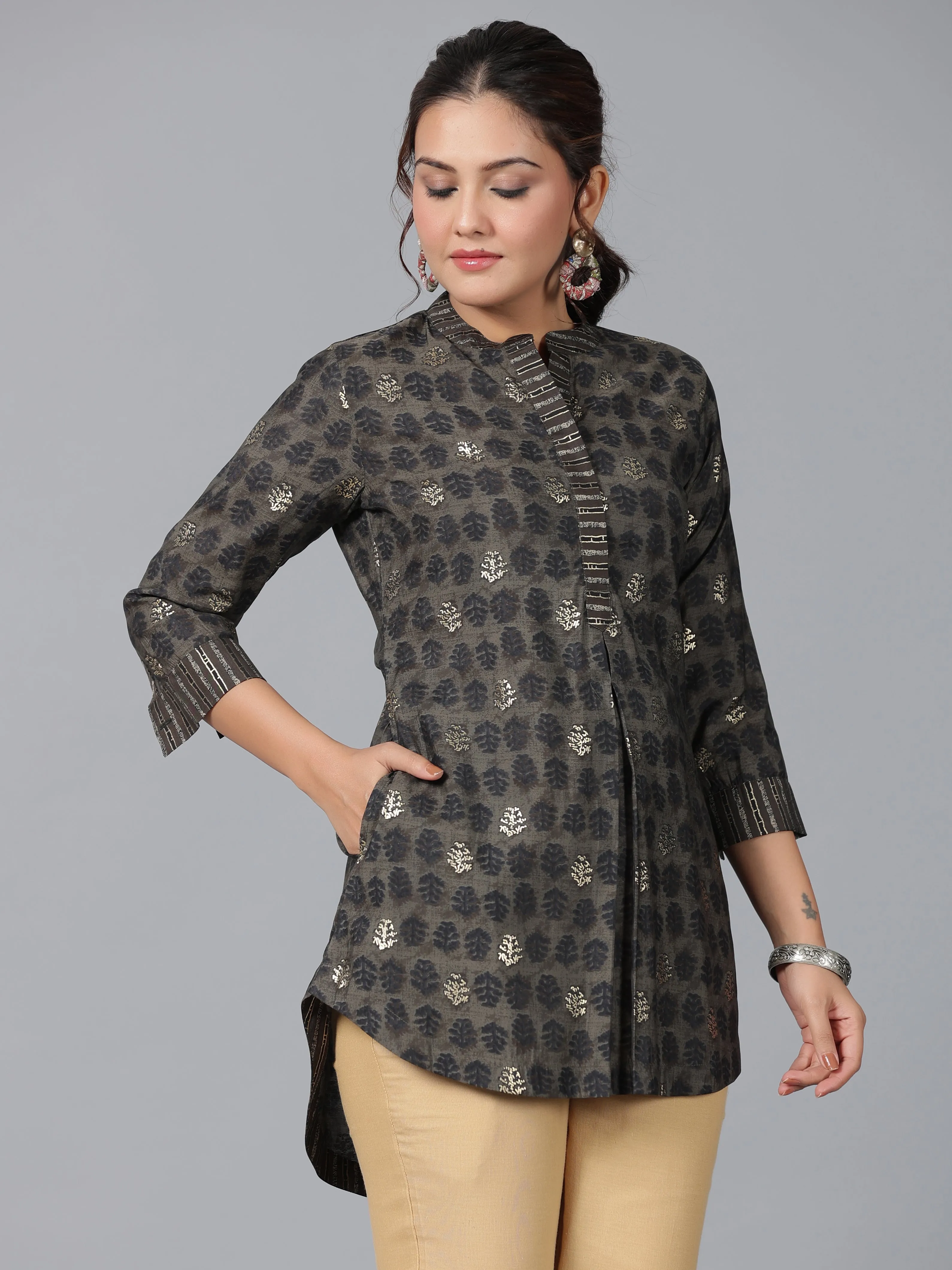 Women Black Muslin Printed High-Low Straight Tunic