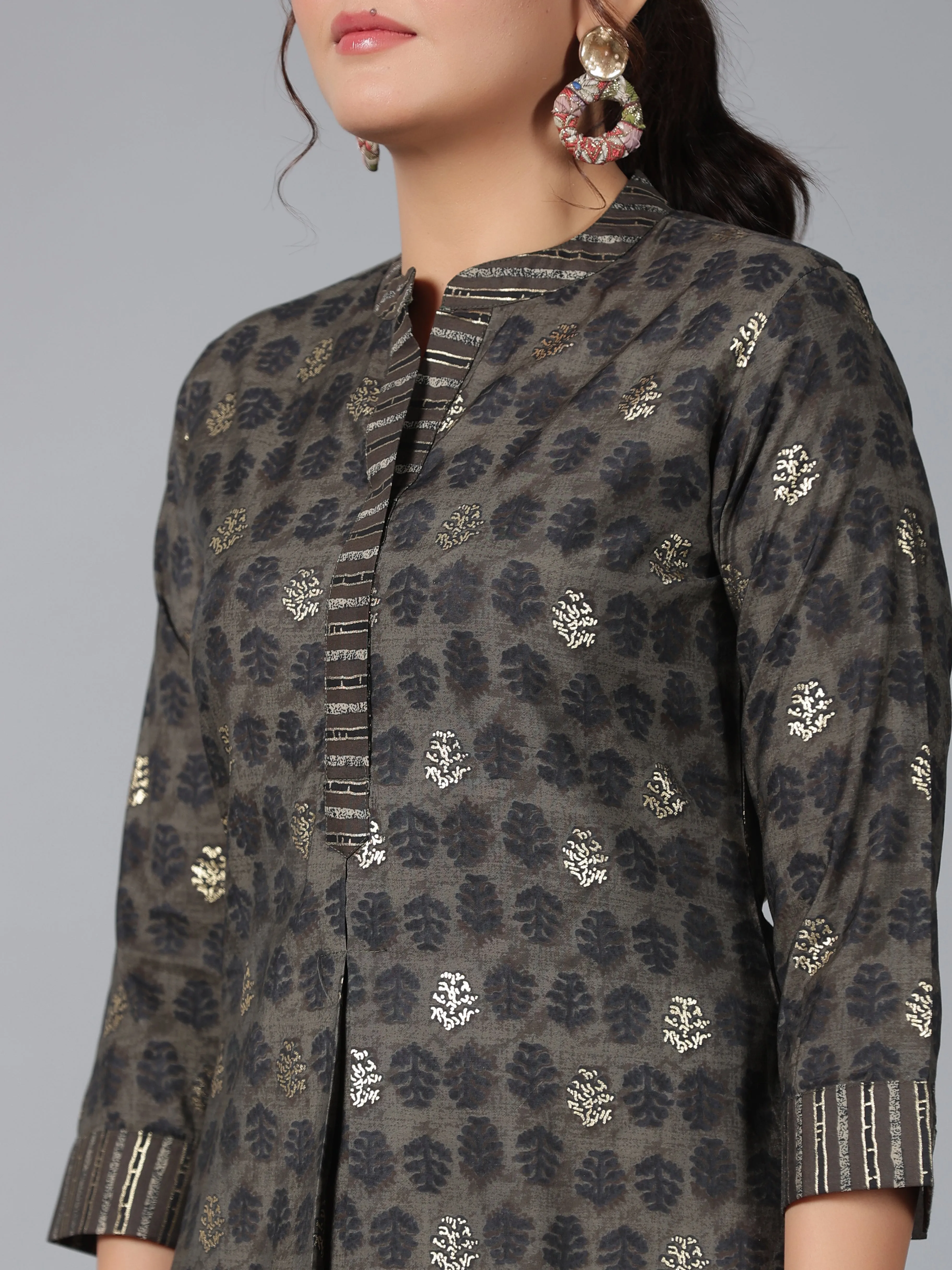 Women Black Muslin Printed High-Low Straight Tunic